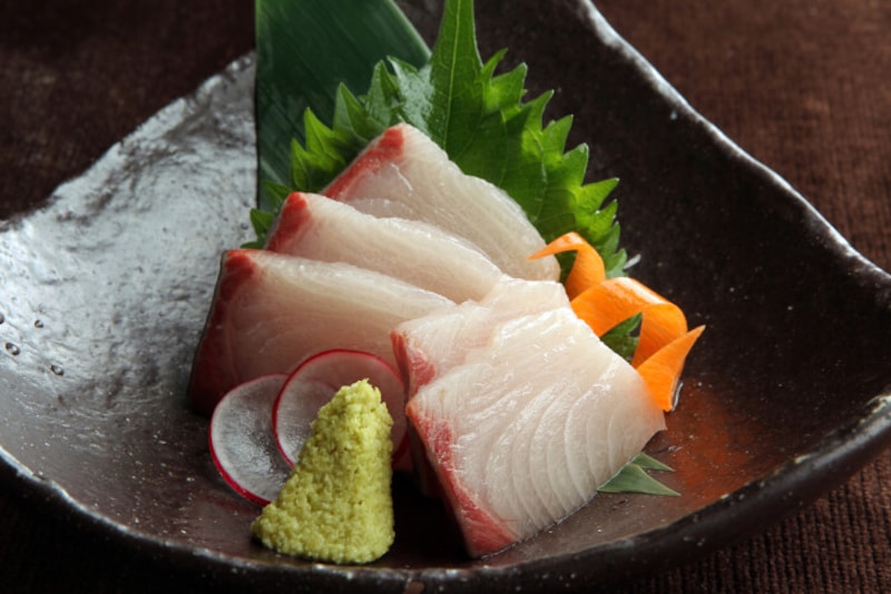 冬の魚に脂がのっているのはなぜか？寒ブリ・寒サバがおいしいワケ