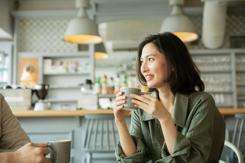 「飾らない美人」と「ズボラ女」の境界線とは？ 日常動作を意識！