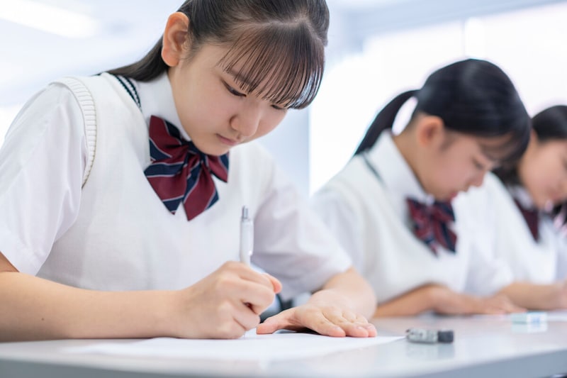 年収910万円以上世帯の高校生も対象に！高校生等臨時支援金とは？対象や申請方法は？